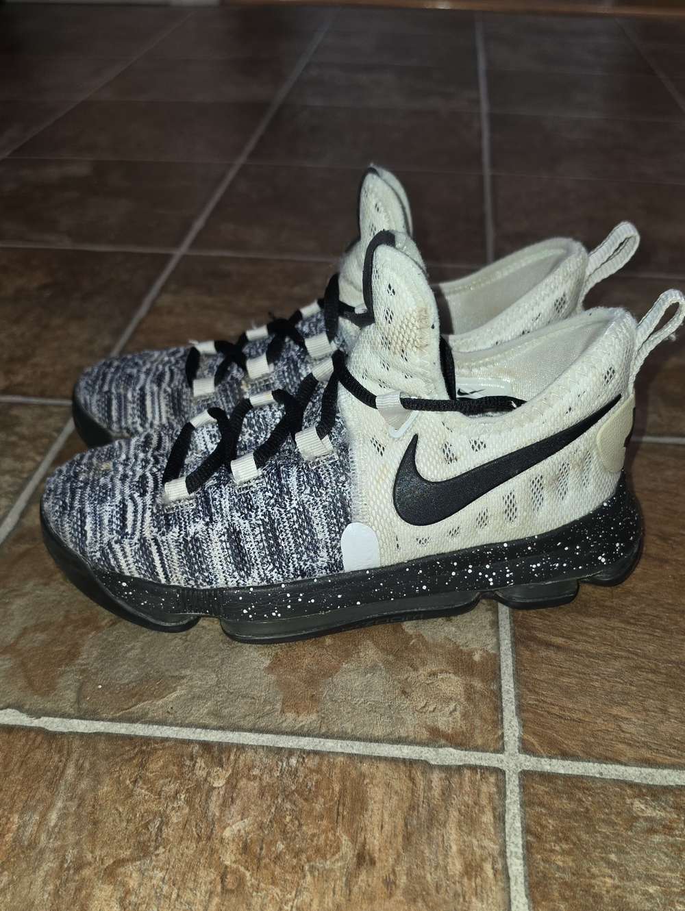 ☆ Nike Zoom KD 9 Oreo Sneaker Shoes ☆ Black / White ☆ Flyknit ☆ GS Size 4 ☆